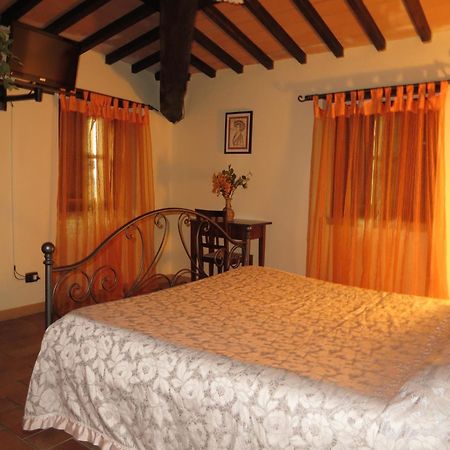 Agriturismo Casale Delle Lucrezie โตดี ภายนอก รูปภาพ