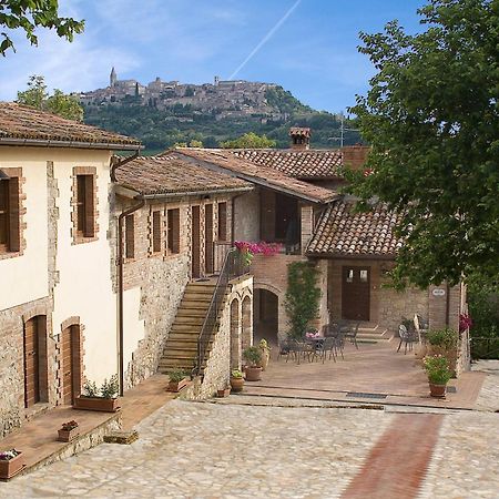 Agriturismo Casale Delle Lucrezie โตดี ภายนอก รูปภาพ