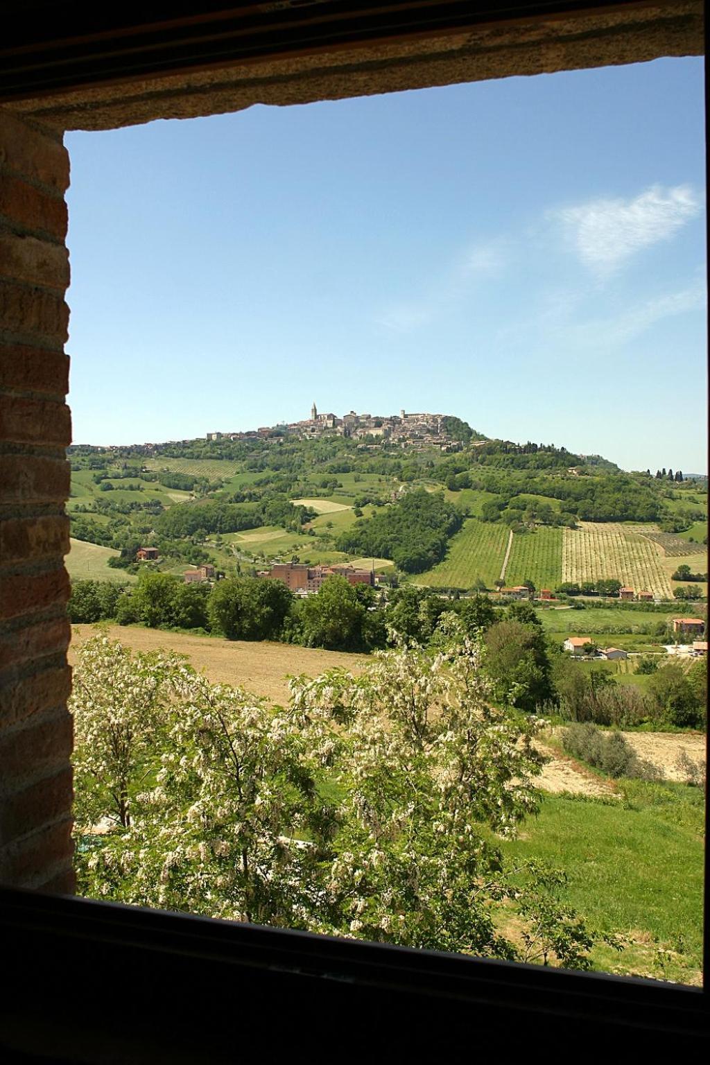 Agriturismo Casale Delle Lucrezie โตดี ภายนอก รูปภาพ