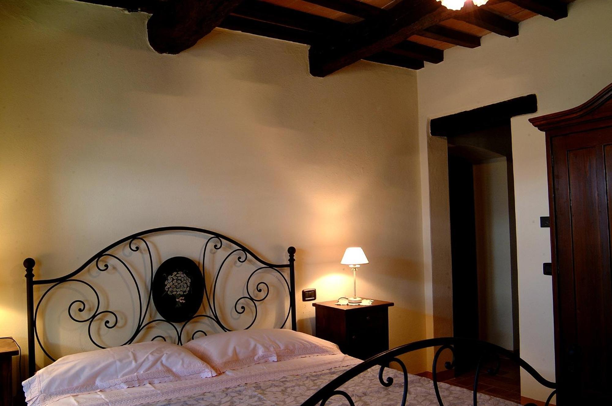 Agriturismo Casale Delle Lucrezie โตดี ภายนอก รูปภาพ