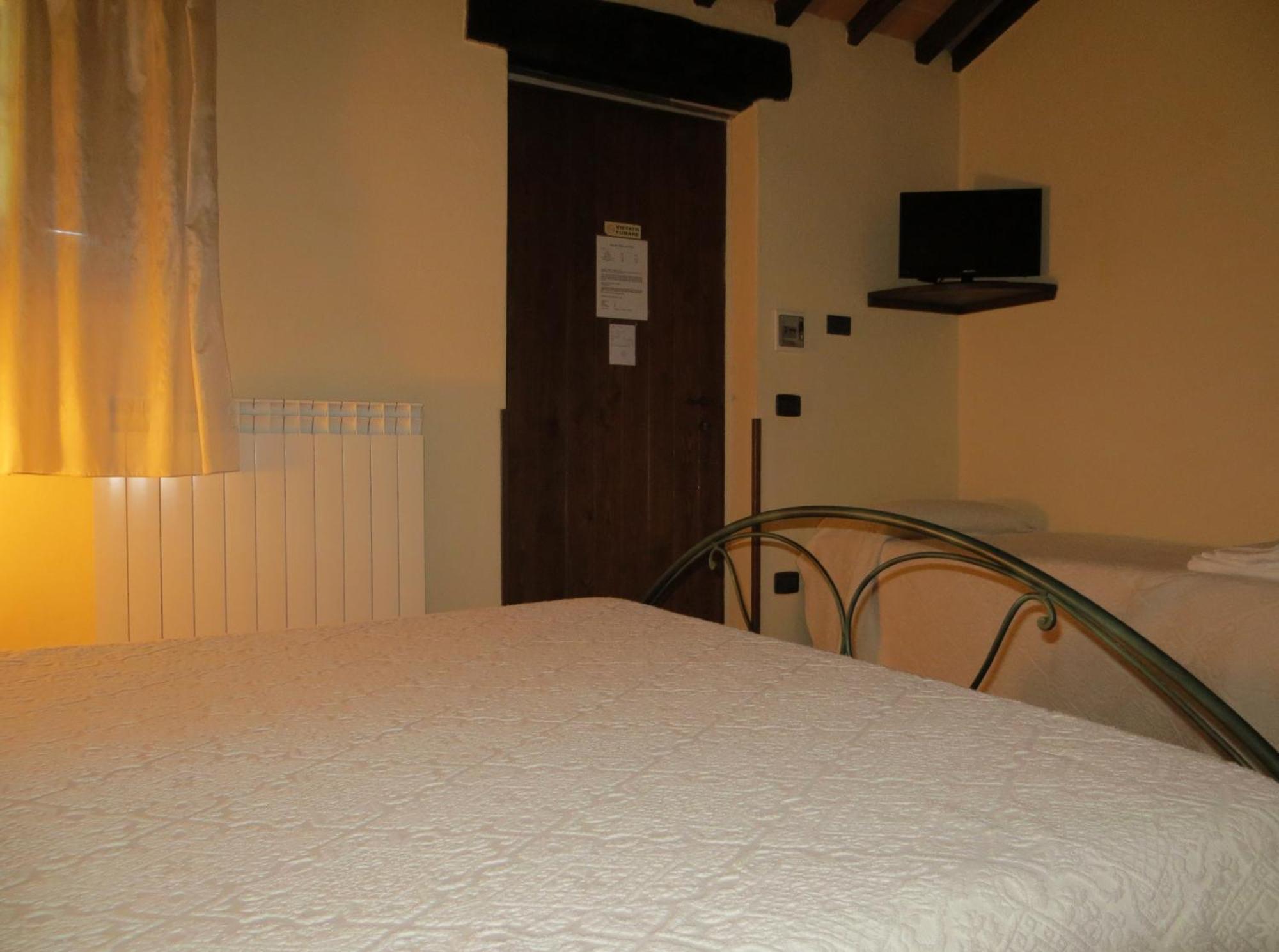 Agriturismo Casale Delle Lucrezie โตดี ภายนอก รูปภาพ