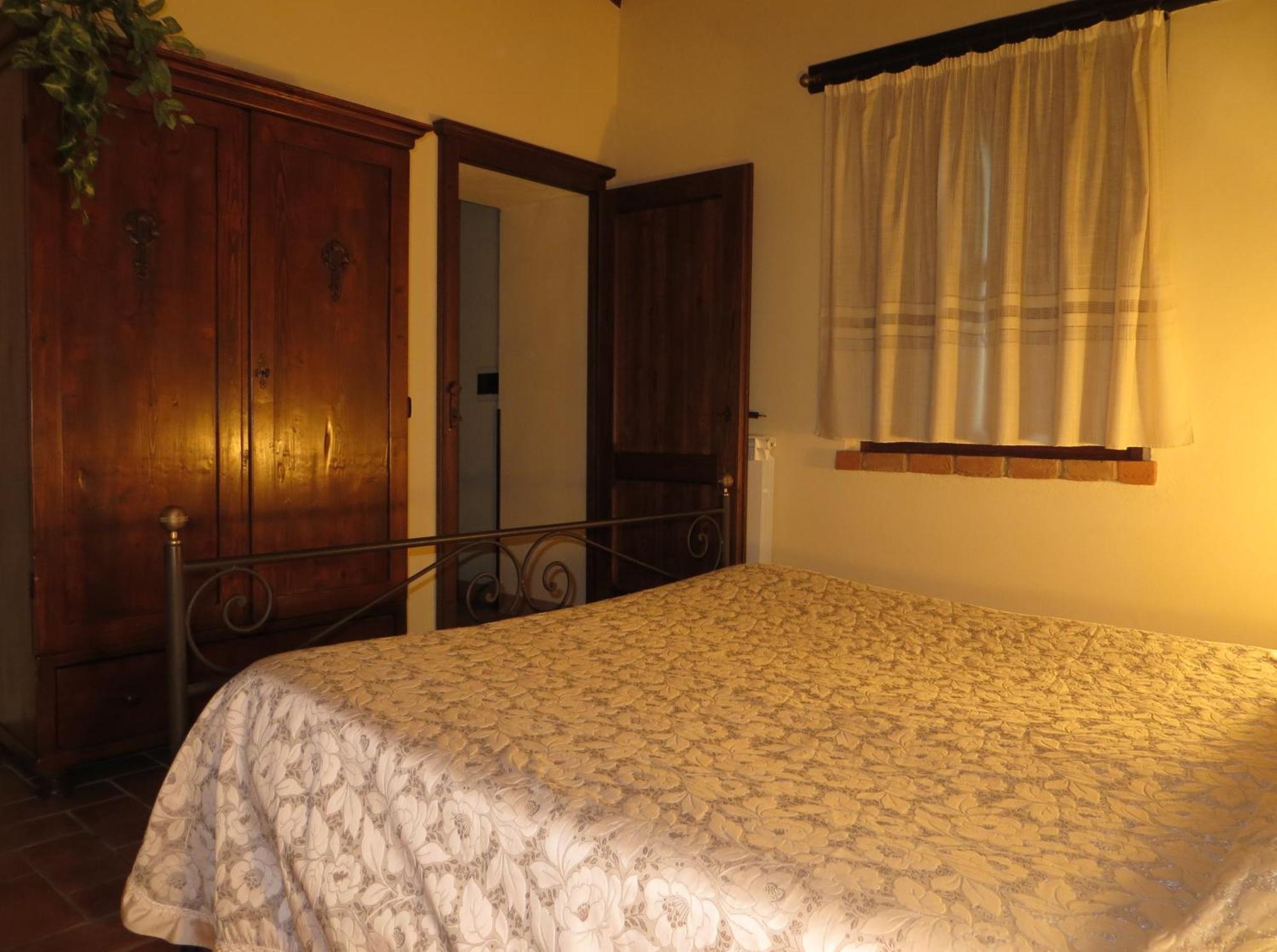 Agriturismo Casale Delle Lucrezie โตดี ภายนอก รูปภาพ