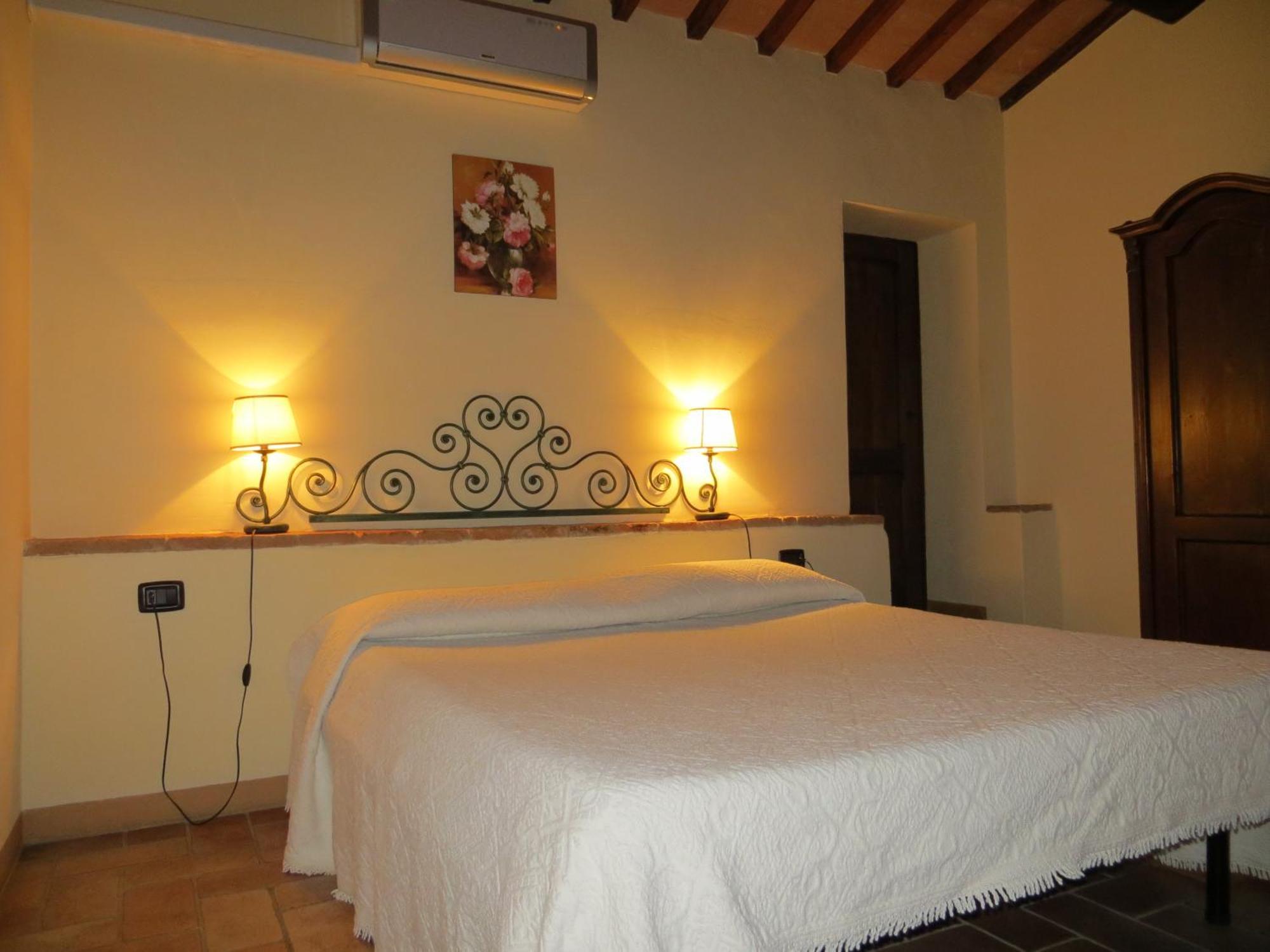 Agriturismo Casale Delle Lucrezie โตดี ภายนอก รูปภาพ