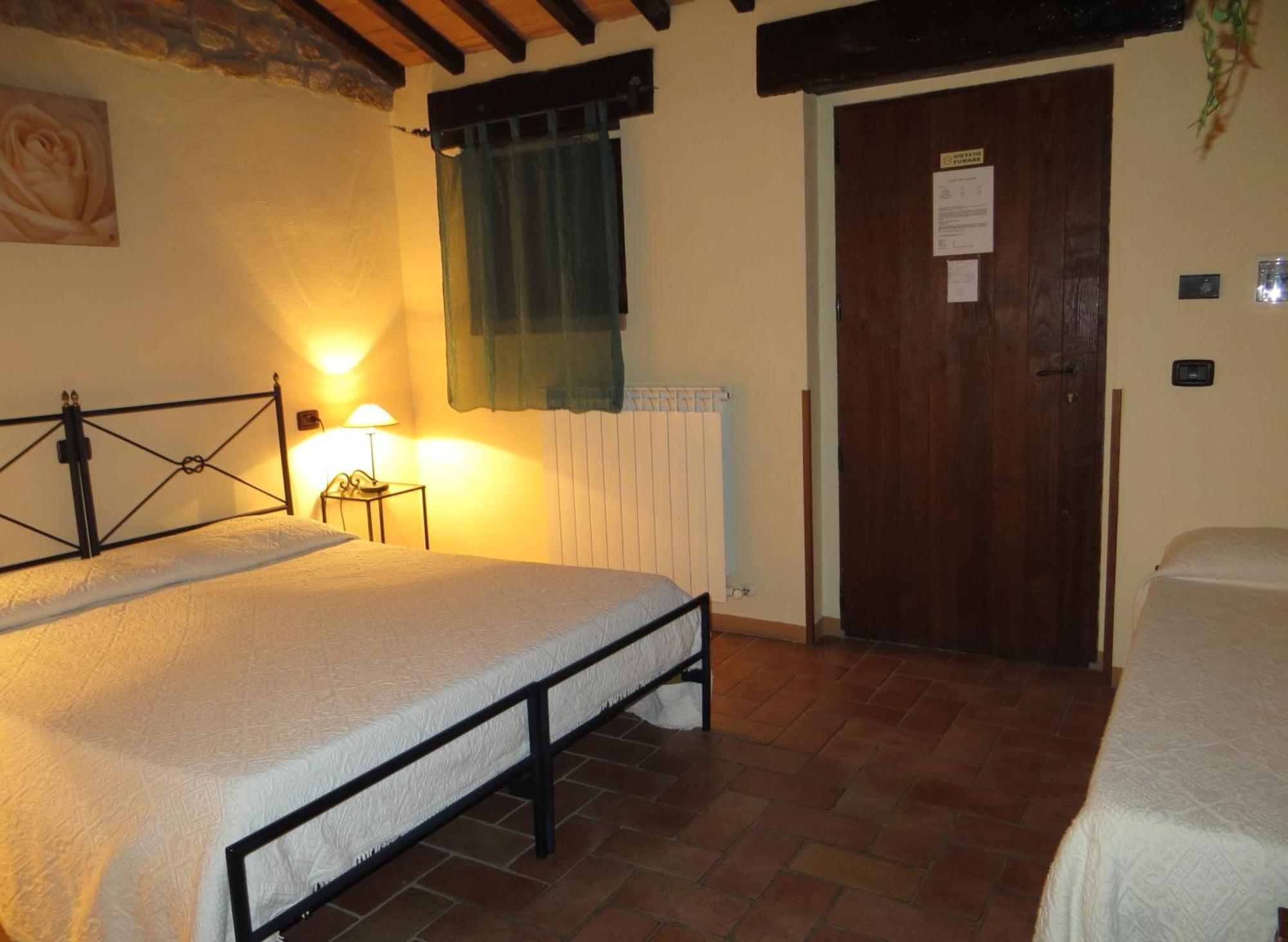 Agriturismo Casale Delle Lucrezie โตดี ภายนอก รูปภาพ