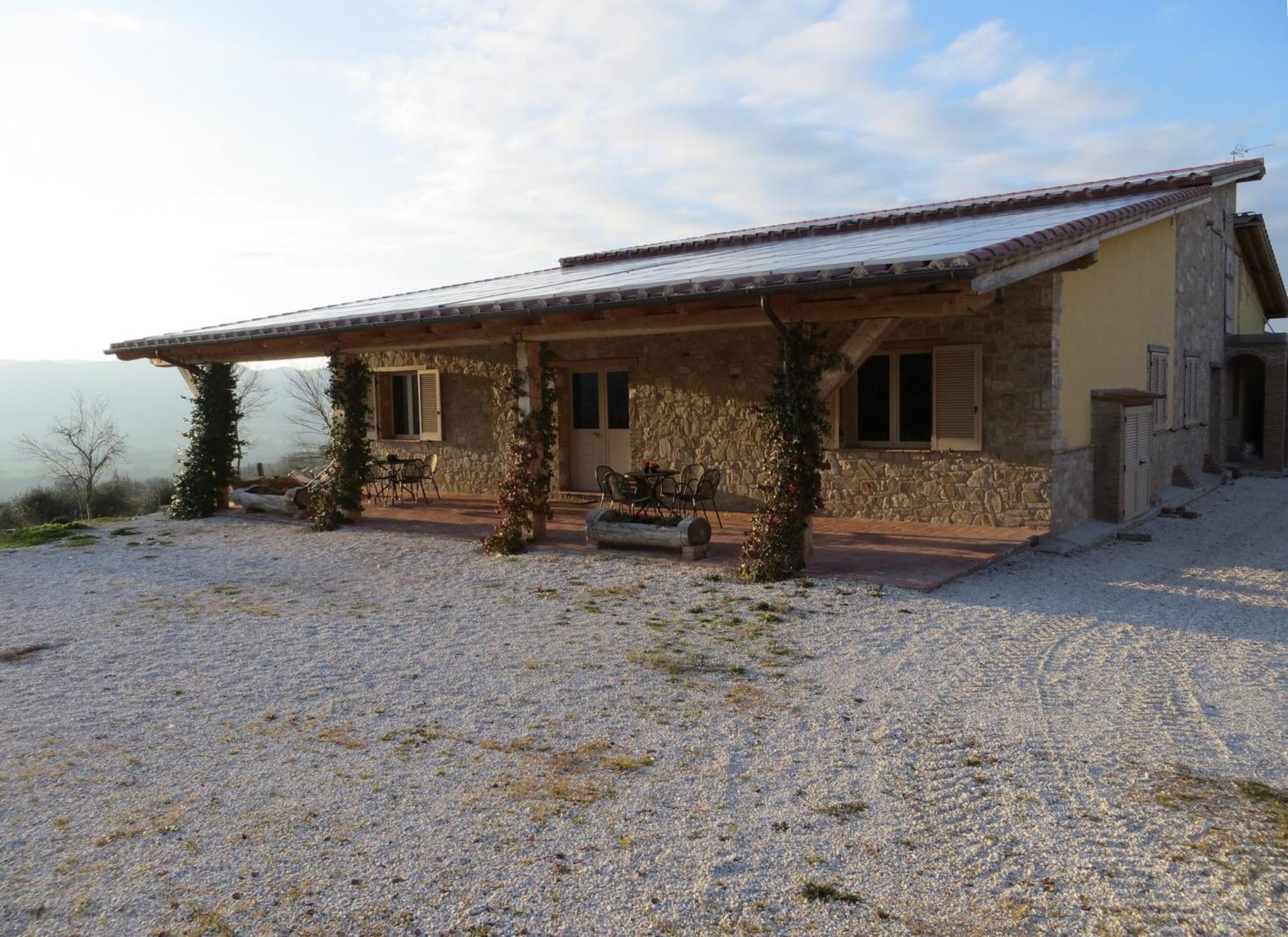 Agriturismo Casale Delle Lucrezie โตดี ภายนอก รูปภาพ