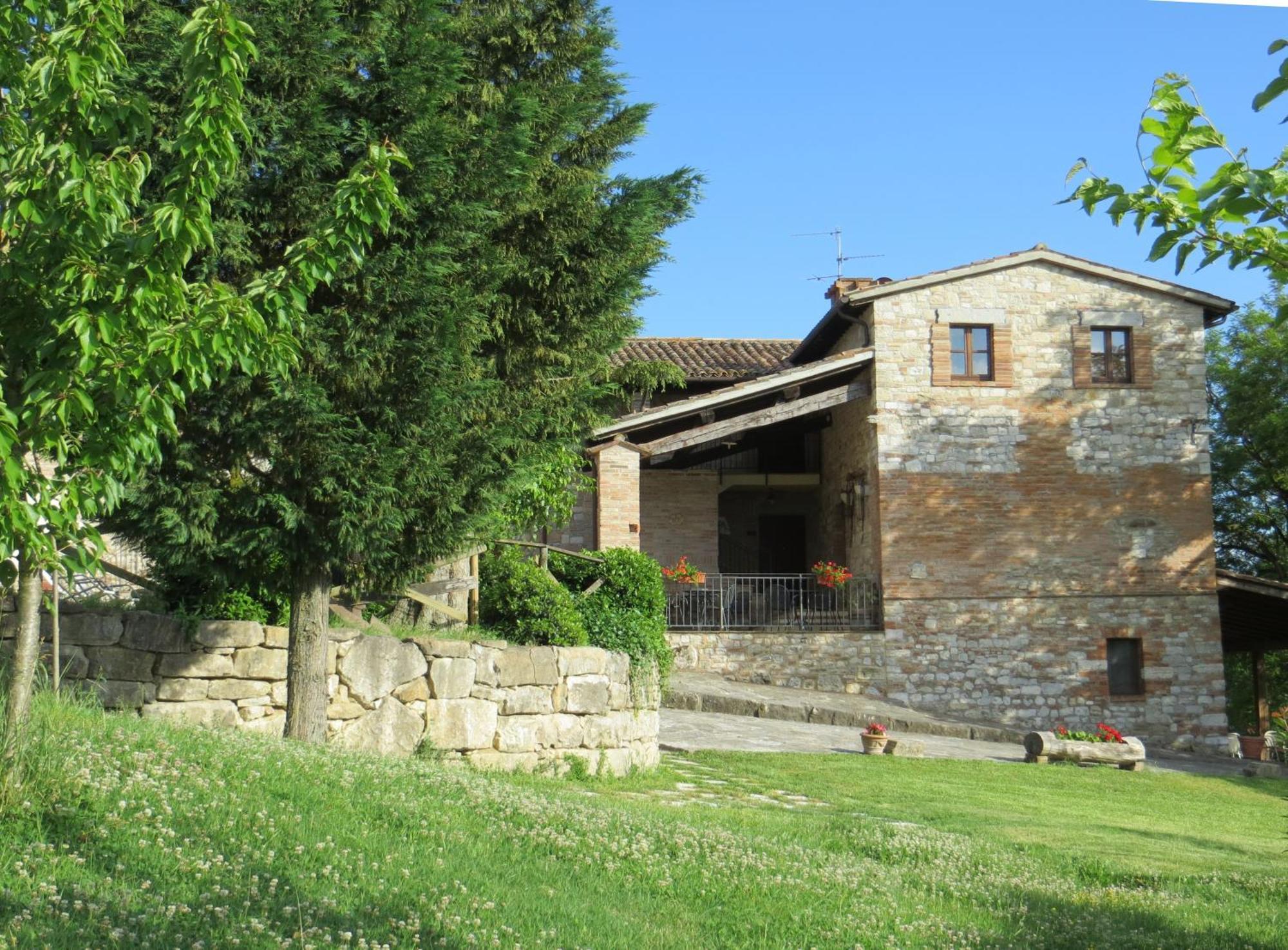 Agriturismo Casale Delle Lucrezie โตดี ภายนอก รูปภาพ