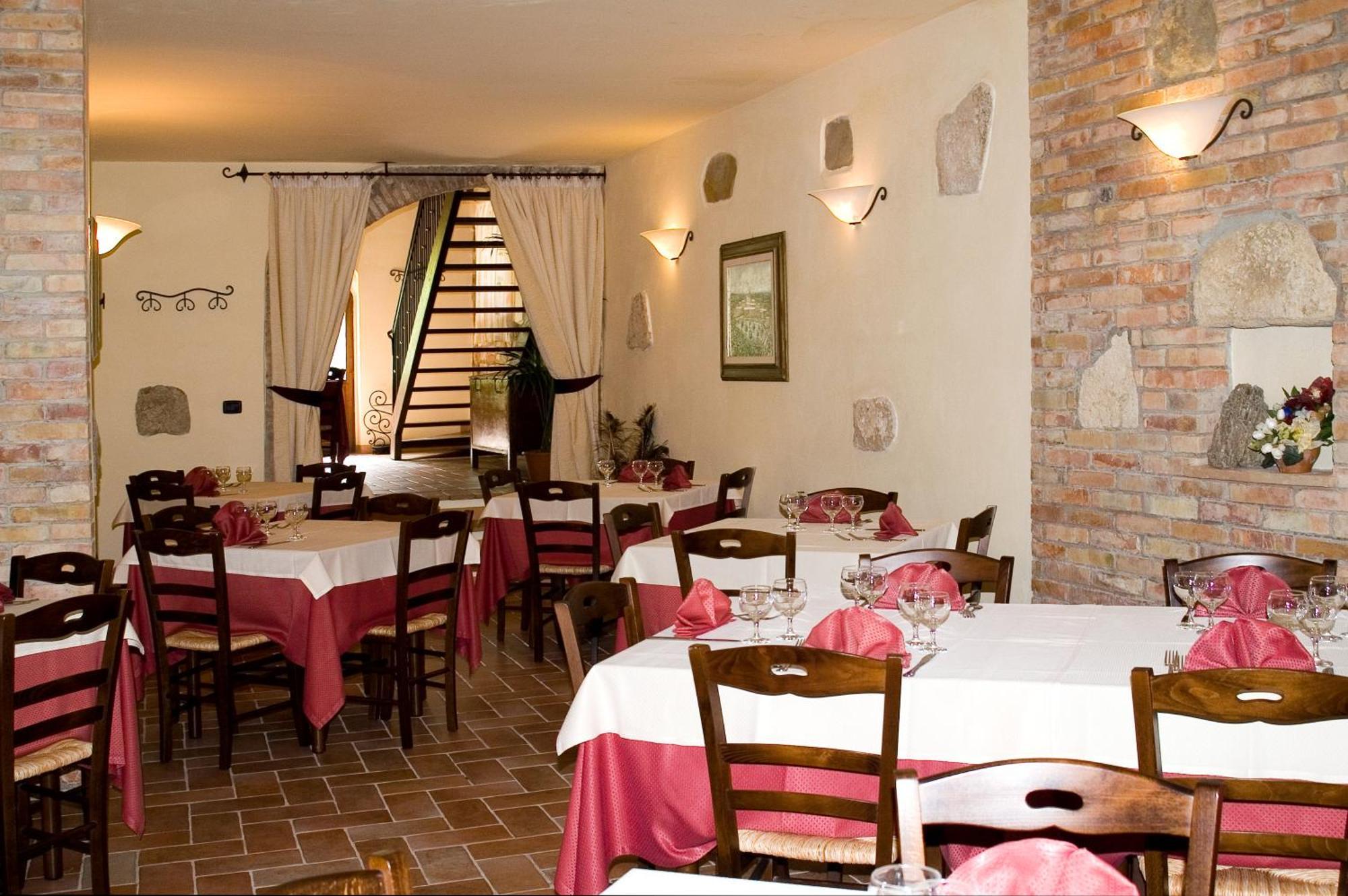Agriturismo Casale Delle Lucrezie โตดี ภายนอก รูปภาพ