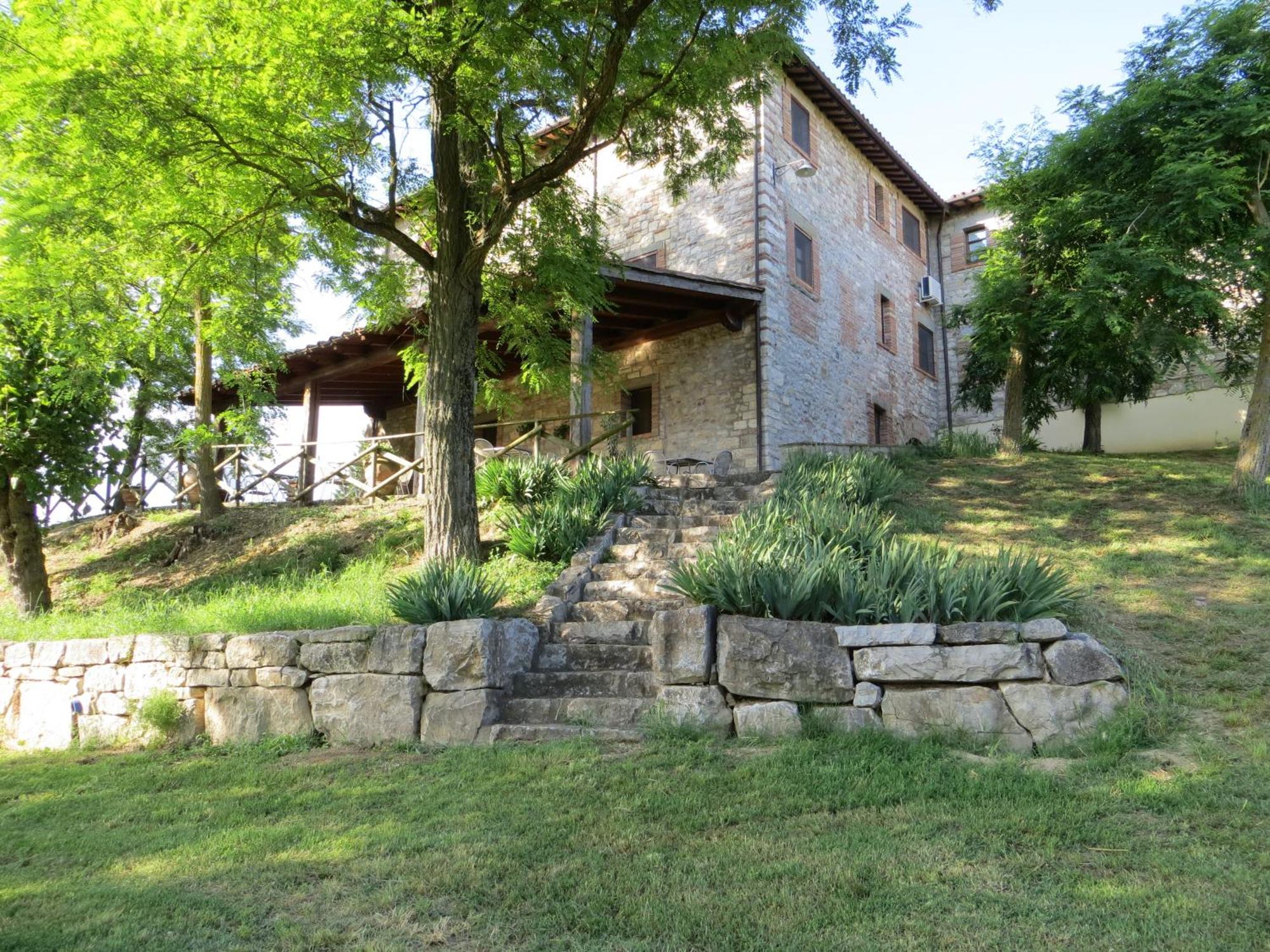 Agriturismo Casale Delle Lucrezie โตดี ภายนอก รูปภาพ